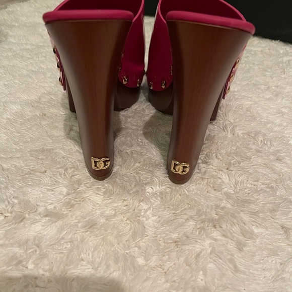 Dolce and Gabana Hot Pink Patent Leather Never Worn In Box 39 Studded Slides - Picture 3 of 5